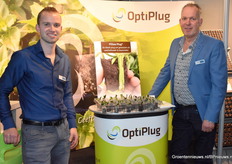 Rico en Richard Scheffers lieten hun kersverse product, de Pillow Plug, zien! Om gewassen uit weefselkweek goed te  bewortelen.